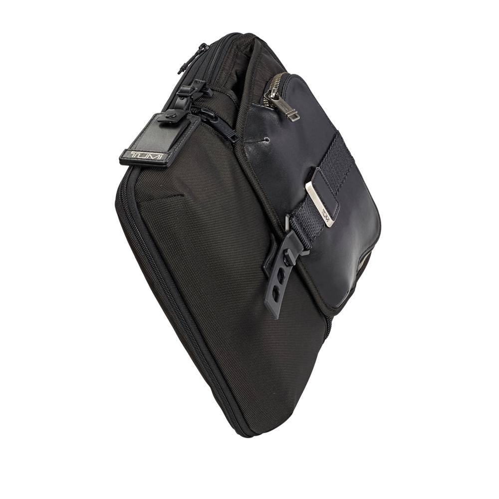 Arnold Zip Flap Crossbody Preta