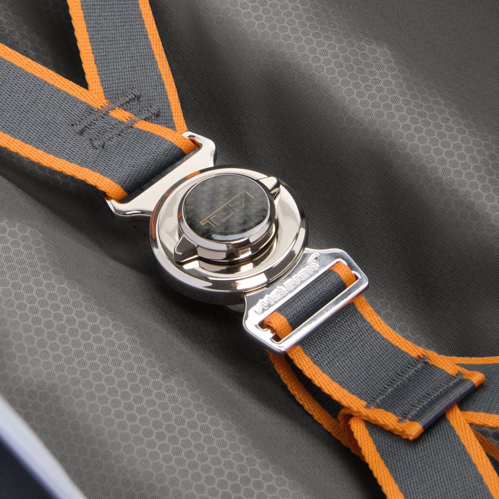 Mala Pequena Aero International EXP Tumi | McLaren Cinza